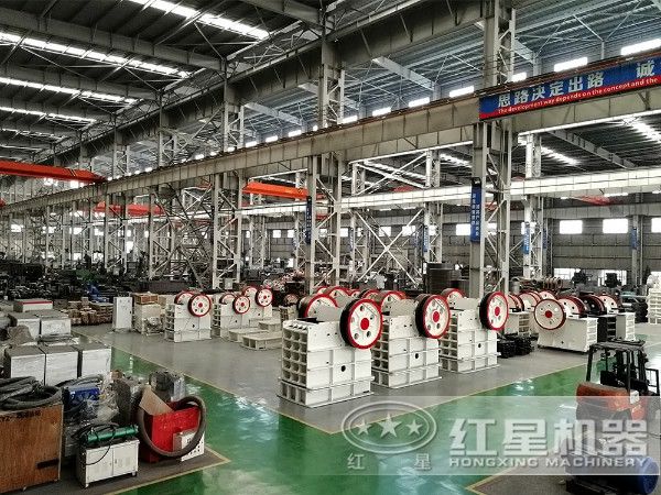 時產50噸，出料0.2-0.3mm的大理石制砂機車間一角
