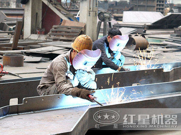 螢石錘式破碎機(jī)匠心做工、質(zhì)量過(guò)硬