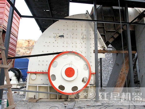 重錘式粉碎機(jī)作業(yè)現(xiàn)場(chǎng)，環(huán)保少污染