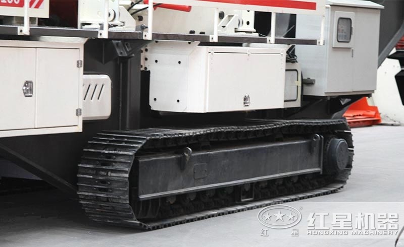小型履帶石頭破碎機(jī)：履帶液壓驅(qū)動(dòng)，砂廠(chǎng)暢通無(wú)阻