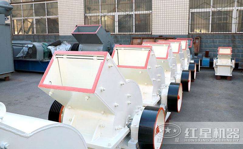 小型錘式破碎機(jī)廠家，現(xiàn)貨提供，可到場(chǎng)帶料免費(fèi)咨詢