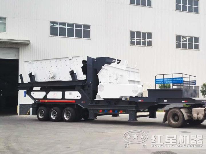 反擊破移動(dòng)破碎機(jī)、二段破碎粒度均勻，產(chǎn)量高