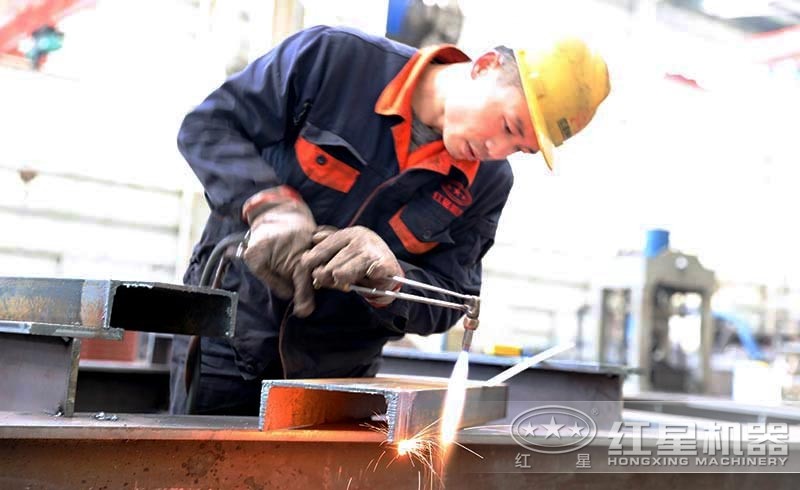 匠心做工，每一道石子移動破碎生產(chǎn)線都嚴謹以待