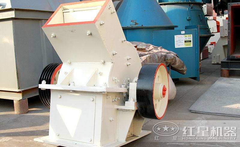 小型錘式破碎機(jī)，體積小，易移動(dòng)