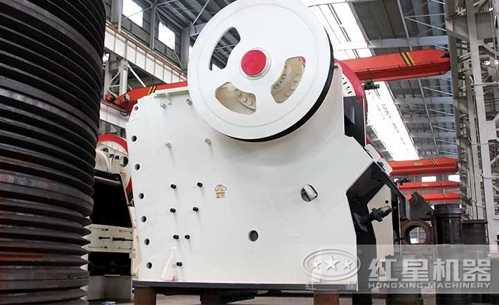 PE顎式破碎機產(chǎn)量1-2200t/h，排料口10-350mm