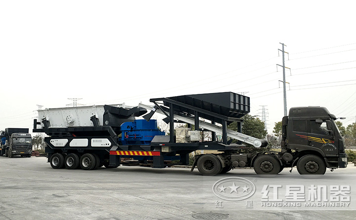 車載時(shí)產(chǎn)300噸鵝卵石移動(dòng)制沙機(jī)上路了，移動(dòng)自由更靈活 