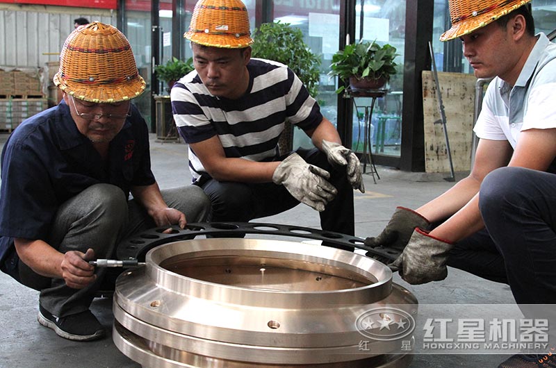 紅星圓錐破碎機(jī)有嚴(yán)格的技術(shù)、質(zhì)量控制