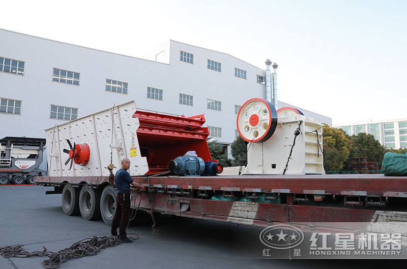 750破碎機設(shè)備裝車、發(fā)貨